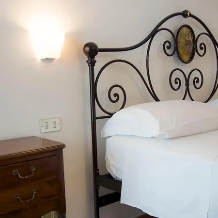 Pensión Cascina Dani 3*