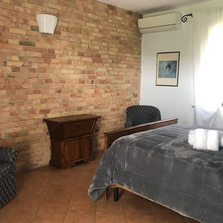 Cascina Dani בית הארחה 3*